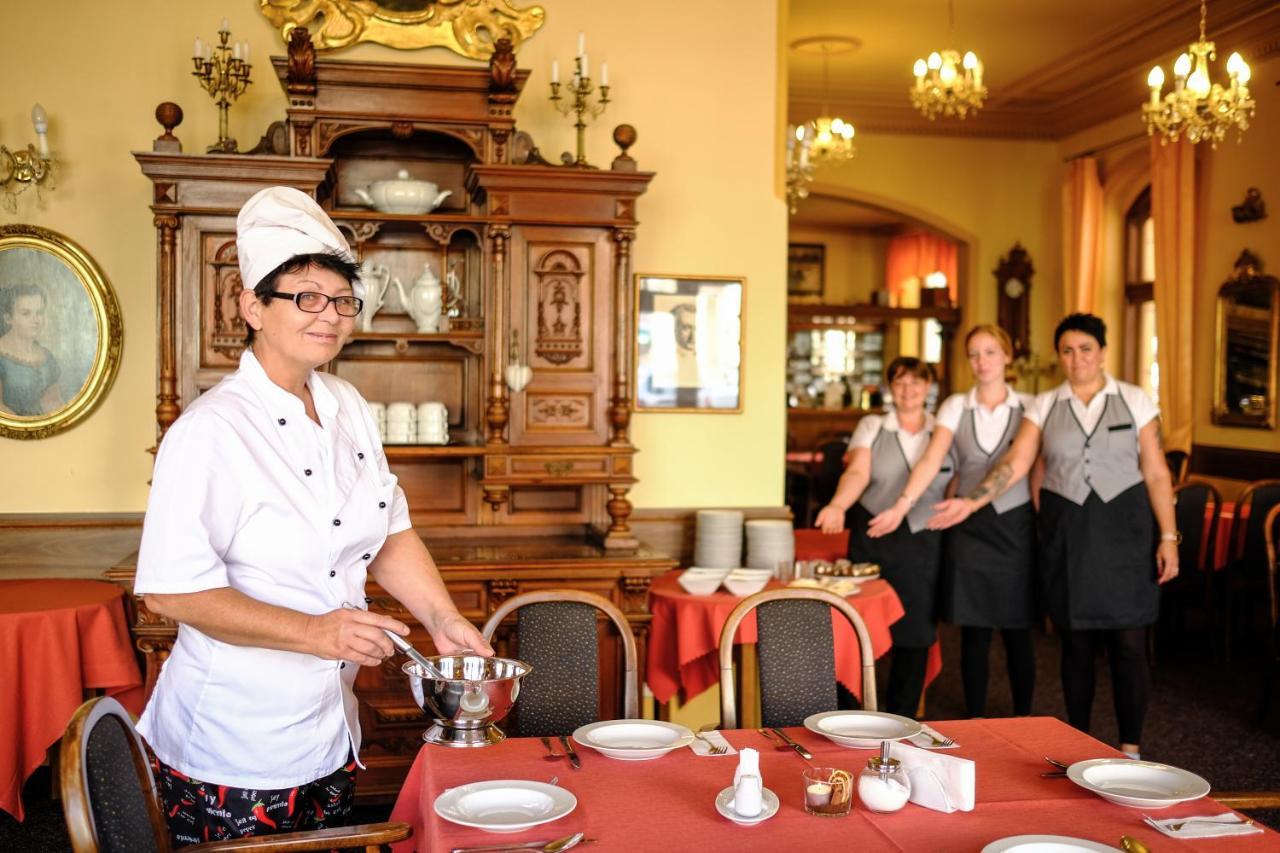 Hotel U Bileho Kone Loket Ngoại thất bức ảnh
