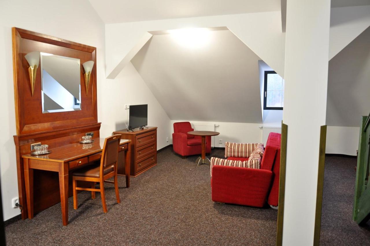 Hotel U Bileho Kone Loket Ngoại thất bức ảnh
