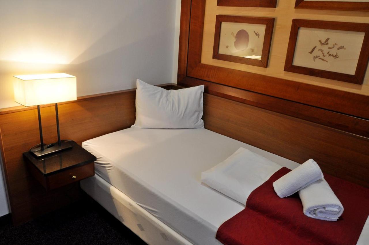 Hotel U Bileho Kone Loket Ngoại thất bức ảnh