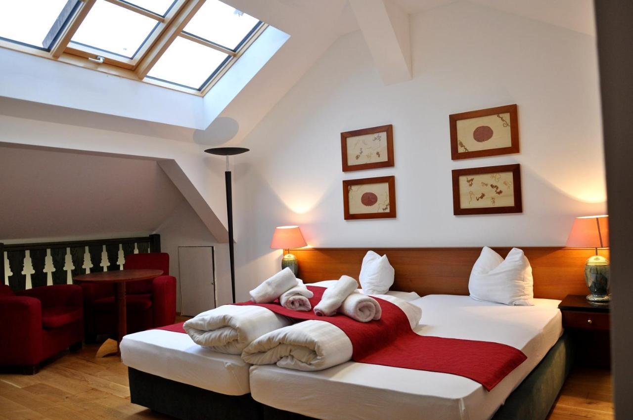 Hotel U Bileho Kone Loket Ngoại thất bức ảnh